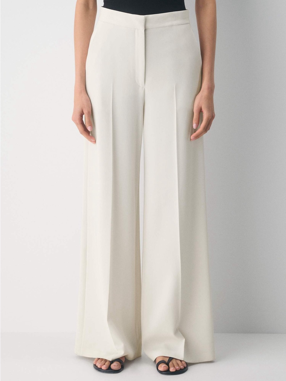 NWT Aritzia Leeway Pants - Size 2 - Vintage White